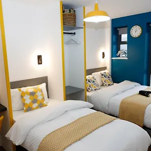  Appartamento New Luxury In Location Next To Shops, Cafes, Bars & Metro